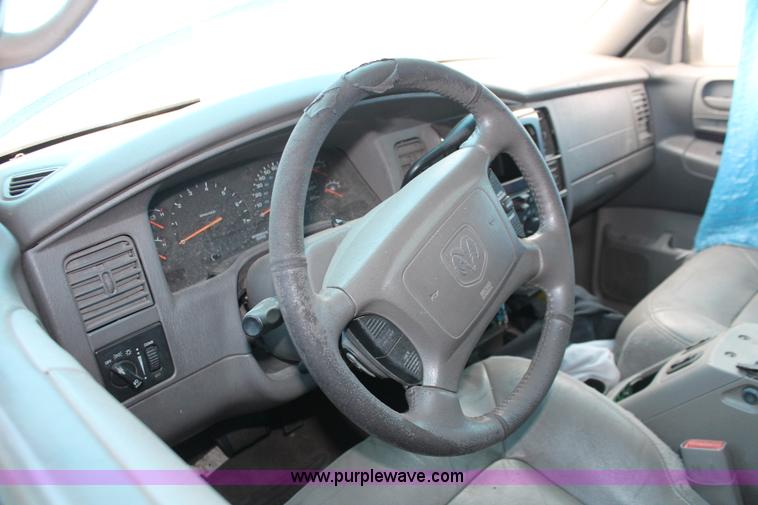 image for item H8335 2001 Dodge Durango SUV