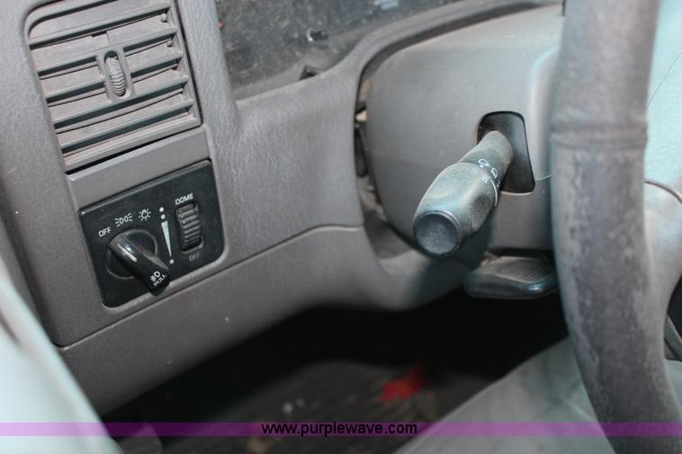 image for item H8335 2001 Dodge Durango SUV