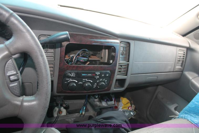 image for item H8335 2001 Dodge Durango SUV