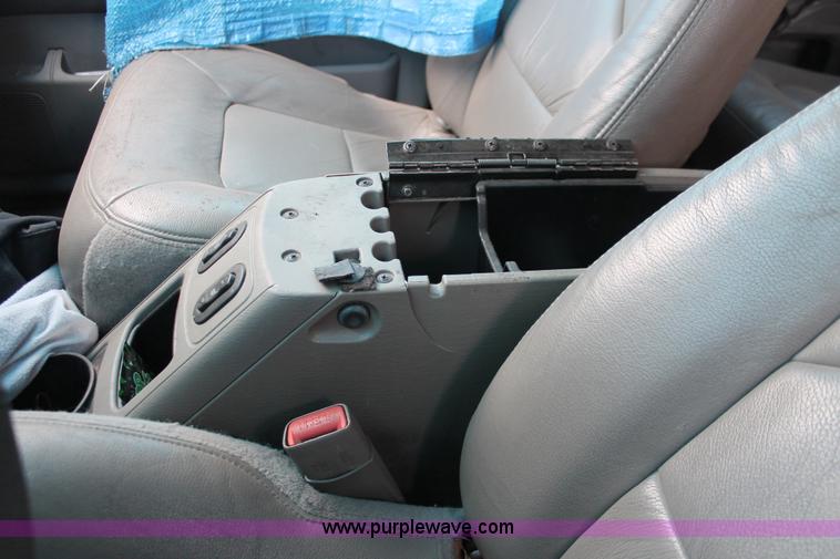 image for item H8335 2001 Dodge Durango SUV