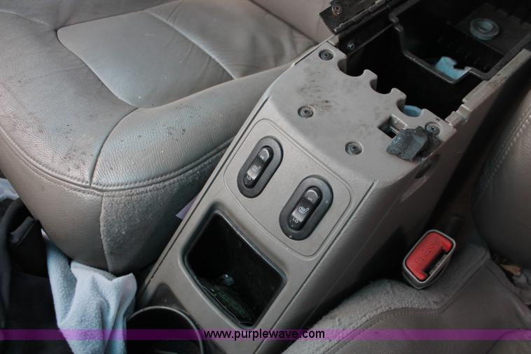 image for item H8335 2001 Dodge Durango SUV