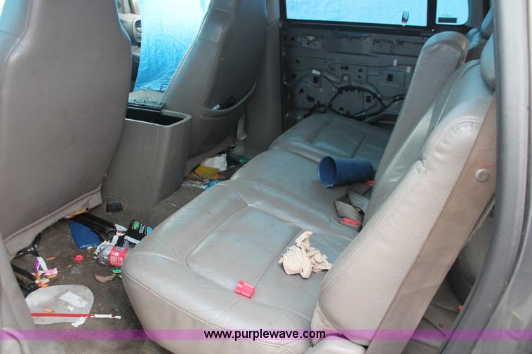 image for item H8335 2001 Dodge Durango SUV