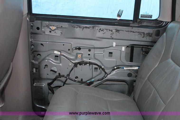 image for item H8335 2001 Dodge Durango SUV