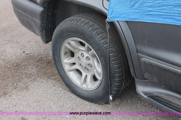 image for item H8335 2001 Dodge Durango SUV