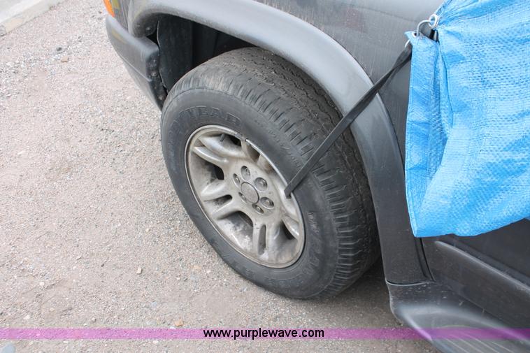 image for item H8335 2001 Dodge Durango SUV