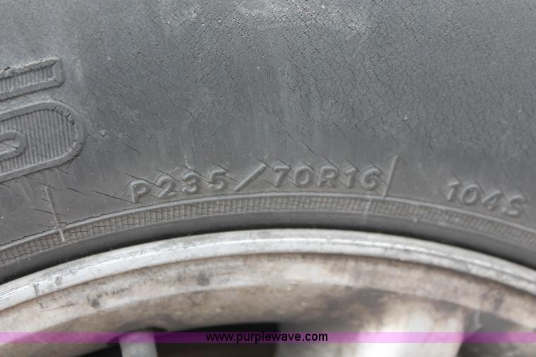 image for item H8335 2001 Dodge Durango SUV