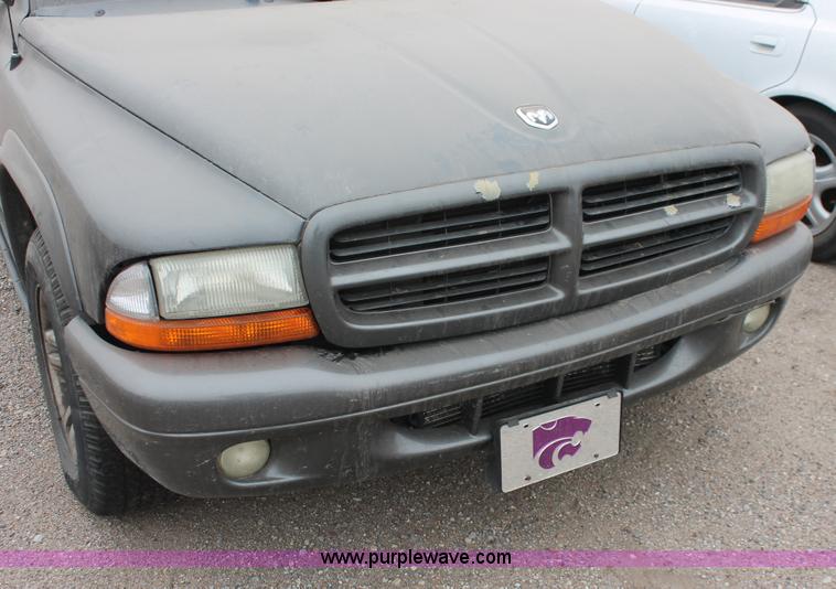 image for item H8335 2001 Dodge Durango SUV