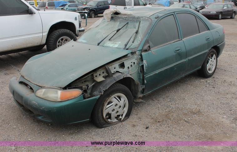 image for item H8338 1998 Ford Escort SE