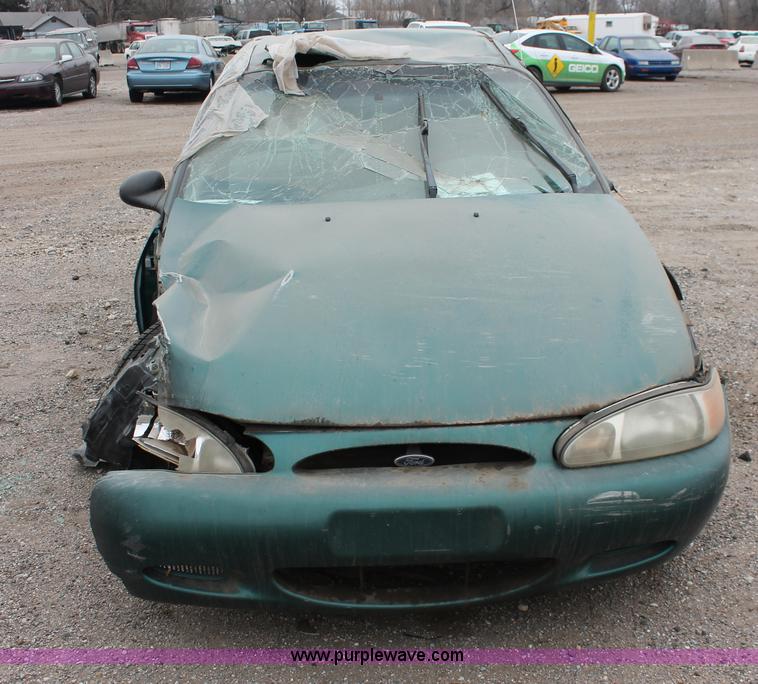 image for item H8338 1998 Ford Escort SE