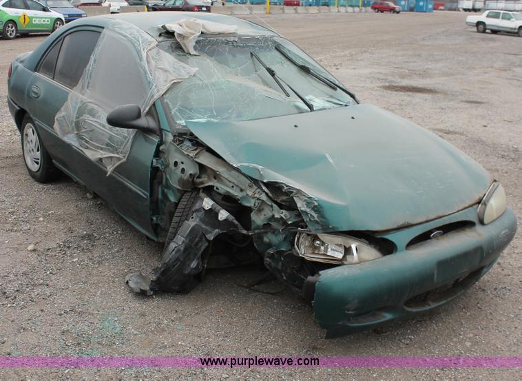 image for item H8338 1998 Ford Escort SE