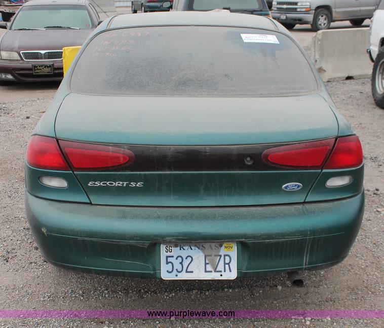 image for item H8338 1998 Ford Escort SE