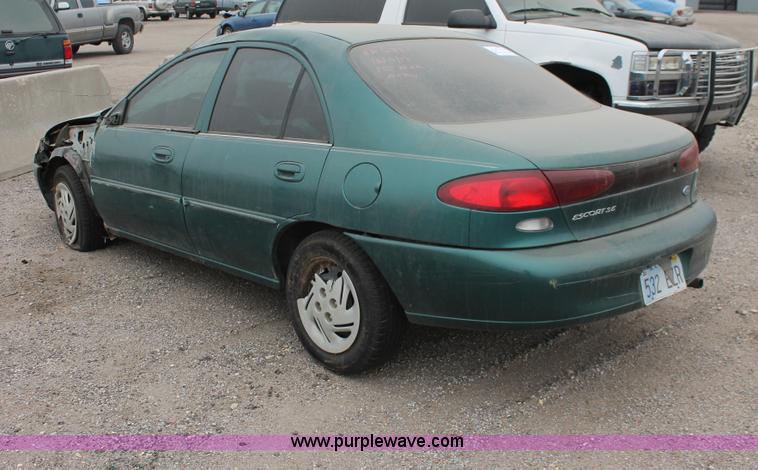 image for item H8338 1998 Ford Escort SE