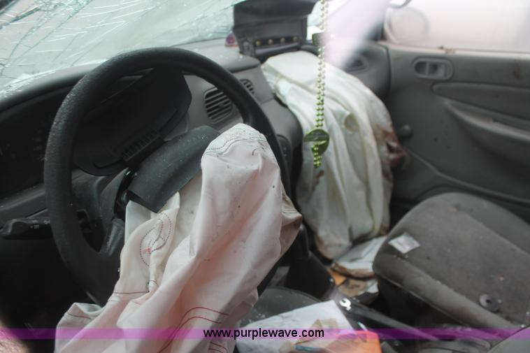 image for item H8338 1998 Ford Escort SE