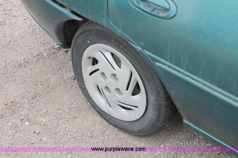 image for item H8338 1998 Ford Escort SE