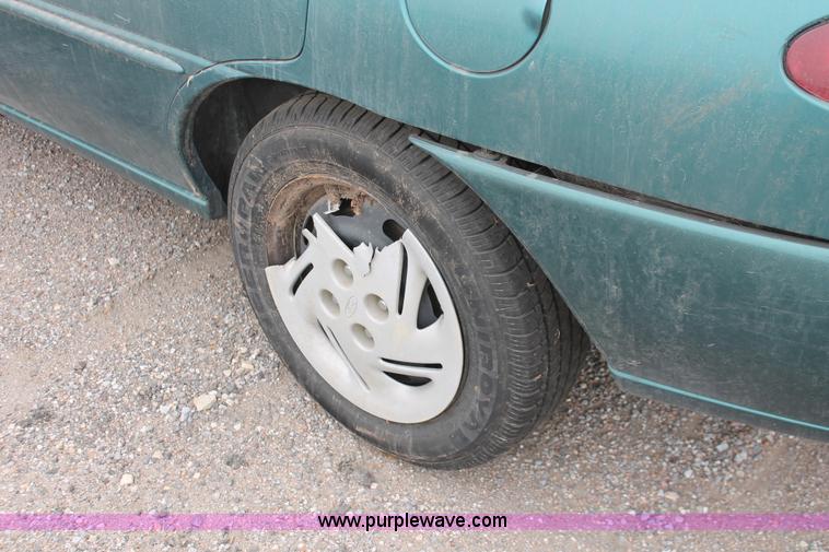 image for item H8338 1998 Ford Escort SE