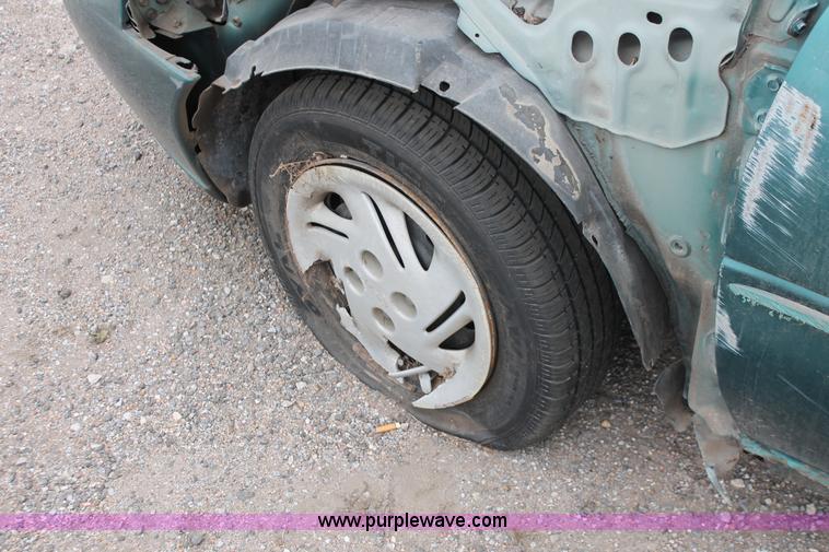 image for item H8338 1998 Ford Escort SE