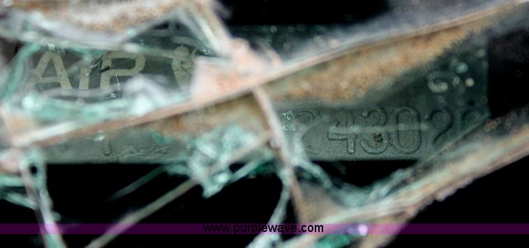 image for item H8338 1998 Ford Escort SE