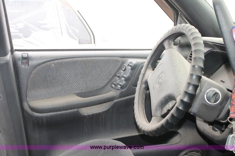 image for item H8340 2000 Dodge Durango SLT SUV