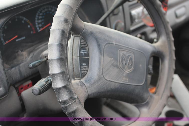 image for item H8340 2000 Dodge Durango SLT SUV