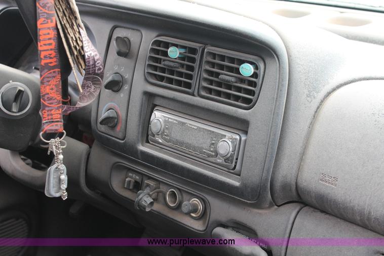 image for item H8340 2000 Dodge Durango SLT SUV