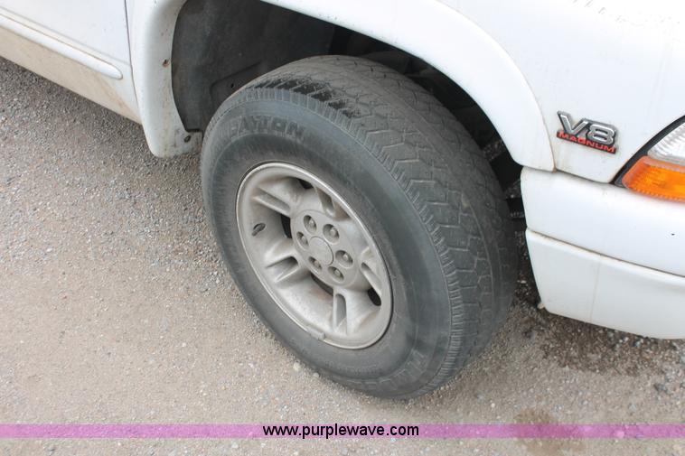 image for item H8340 2000 Dodge Durango SLT SUV