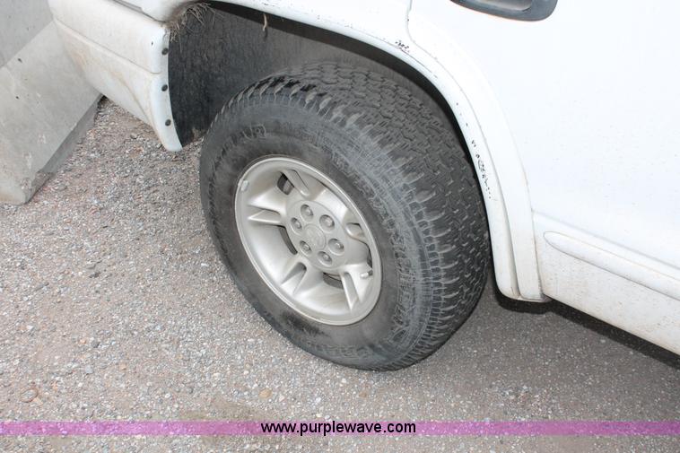 image for item H8340 2000 Dodge Durango SLT SUV