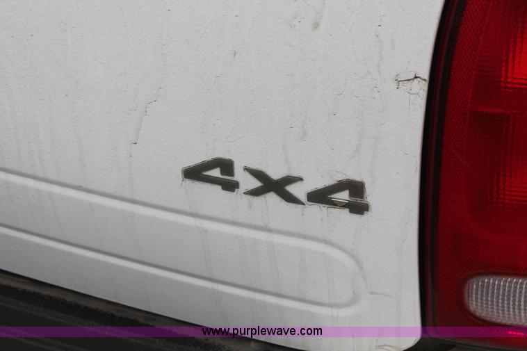 image for item H8340 2000 Dodge Durango SLT SUV