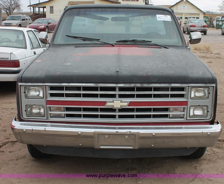 image for item H8342 1987 Chevrolet Silverado R10 pickup truck