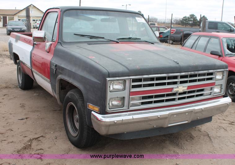 image for item H8342 1987 Chevrolet Silverado R10 pickup truck