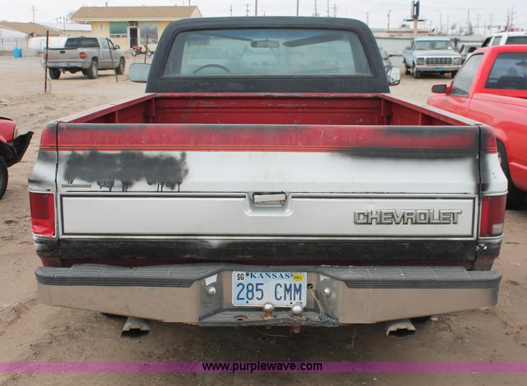 image for item H8342 1987 Chevrolet Silverado R10 pickup truck