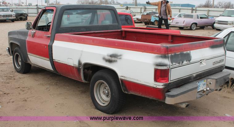image for item H8342 1987 Chevrolet Silverado R10 pickup truck