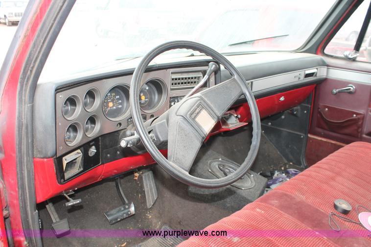 image for item H8342 1987 Chevrolet Silverado R10 pickup truck