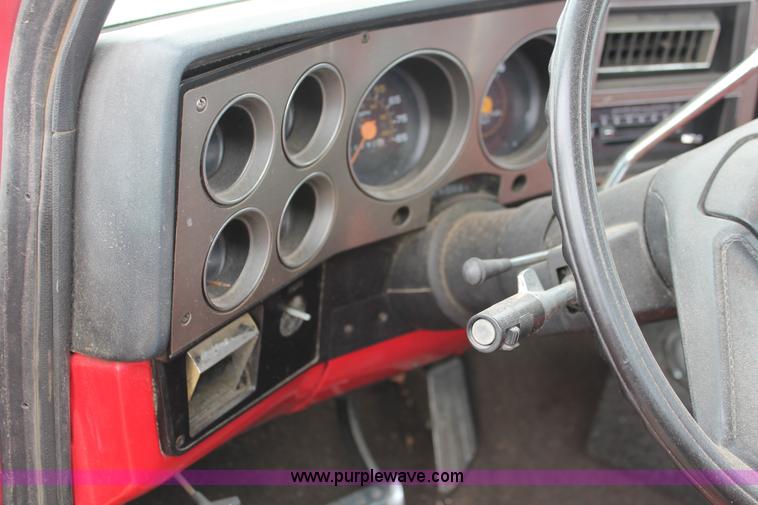 image for item H8342 1987 Chevrolet Silverado R10 pickup truck