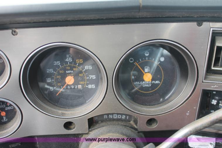 image for item H8342 1987 Chevrolet Silverado R10 pickup truck