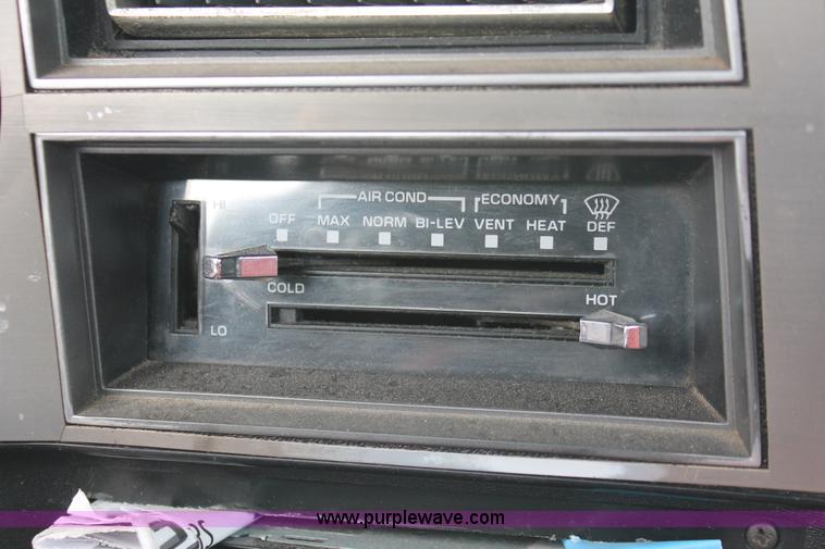 image for item H8342 1987 Chevrolet Silverado R10 pickup truck