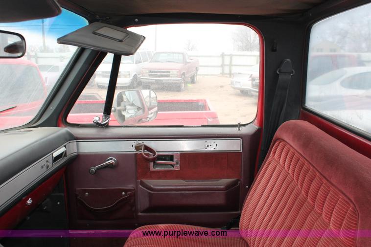 image for item H8342 1987 Chevrolet Silverado R10 pickup truck