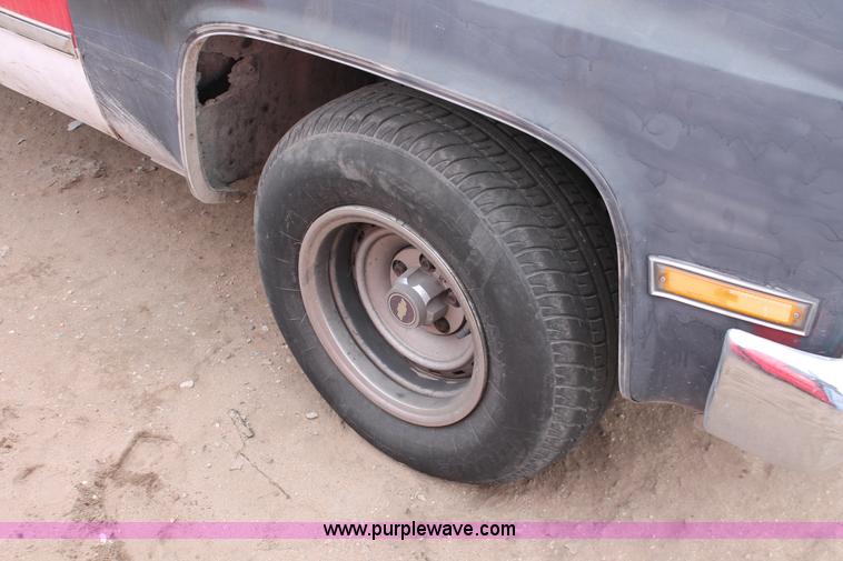 image for item H8342 1987 Chevrolet Silverado R10 pickup truck