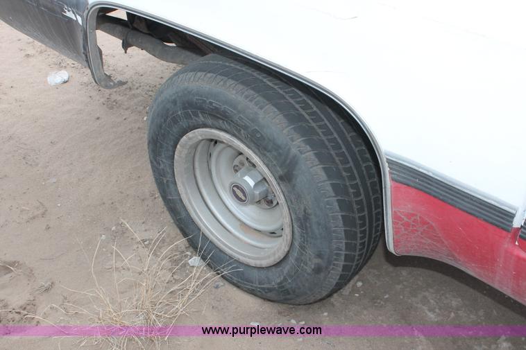 image for item H8342 1987 Chevrolet Silverado R10 pickup truck