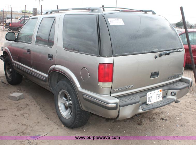 image for item H8343 1998 Chevrolet Blazer SUV