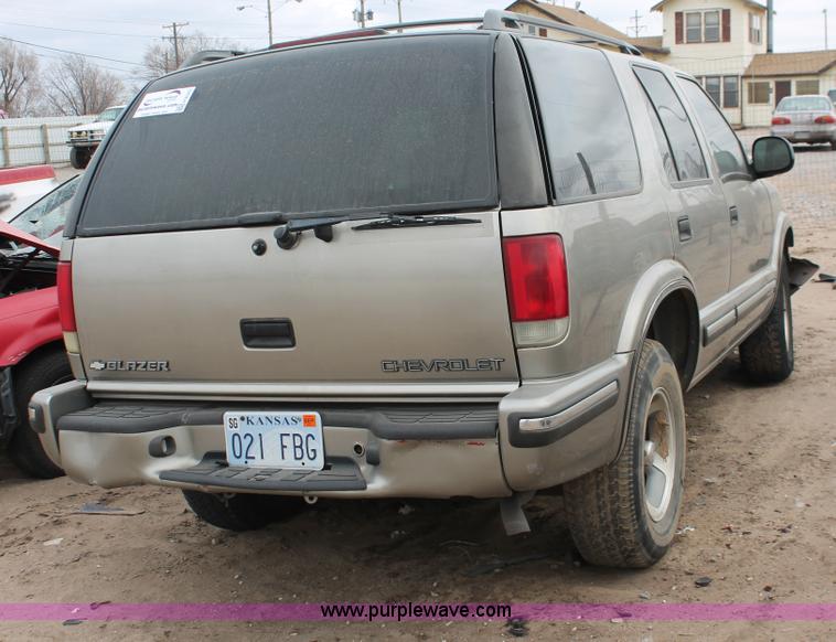 image for item H8343 1998 Chevrolet Blazer SUV