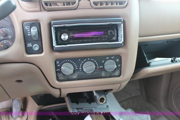 image for item H8343 1998 Chevrolet Blazer SUV