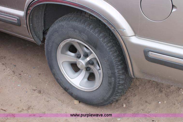 image for item H8343 1998 Chevrolet Blazer SUV