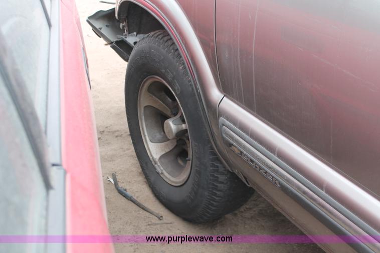 image for item H8343 1998 Chevrolet Blazer SUV