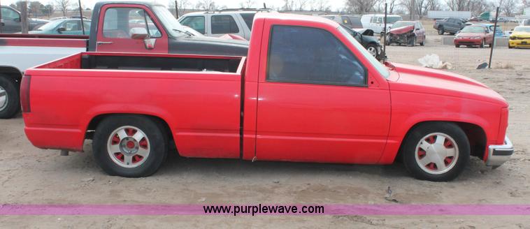 image for item H8344 1988 GMC Sierra 1500 pickup truck