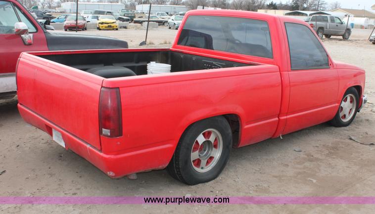 image for item H8344 1988 GMC Sierra 1500 pickup truck