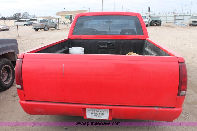 image for item H8344 1988 GMC Sierra 1500 pickup truck