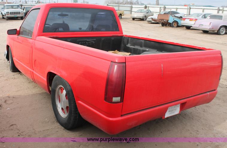 image for item H8344 1988 GMC Sierra 1500 pickup truck