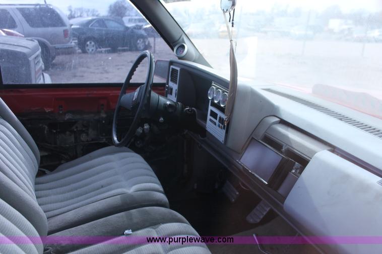 image for item H8344 1988 GMC Sierra 1500 pickup truck