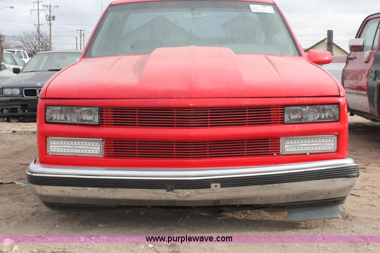 image for item H8344 1988 GMC Sierra 1500 pickup truck
