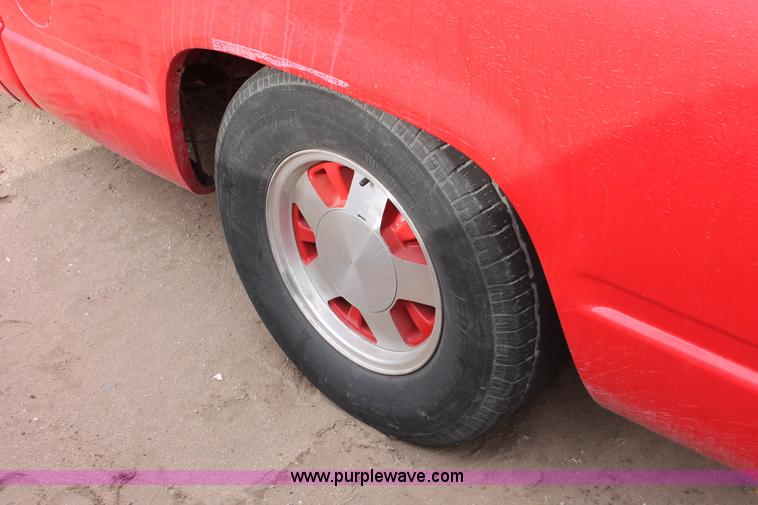 image for item H8344 1988 GMC Sierra 1500 pickup truck